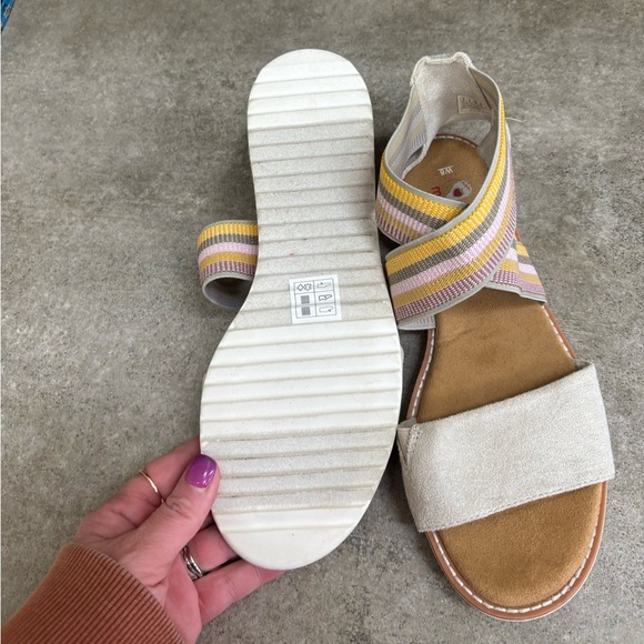 Bob's from Sketchers Women's Sandals - 8W - Picture 3 of 4